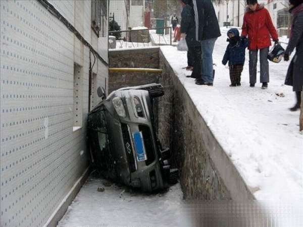 strange_crash_04.jpg