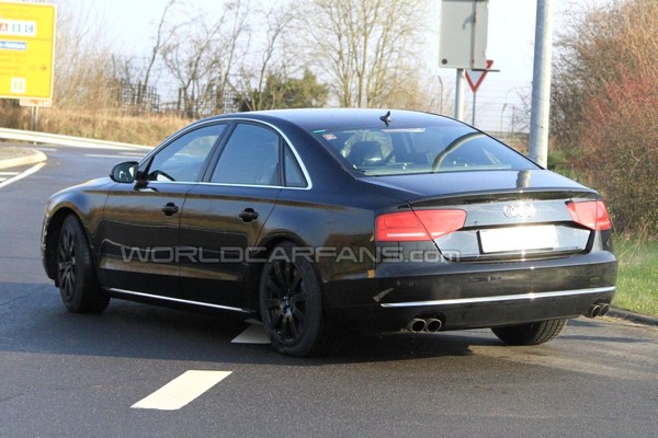 audis8-4.jpg