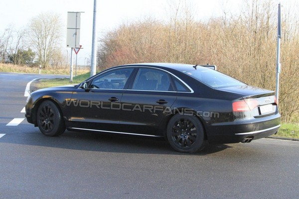 audis8-2.jpg