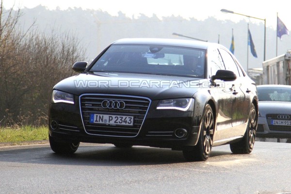 audis8-1.jpg